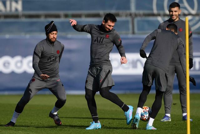 詹姆斯2年1.04亿顶薪续约湖人 父子同队创历史